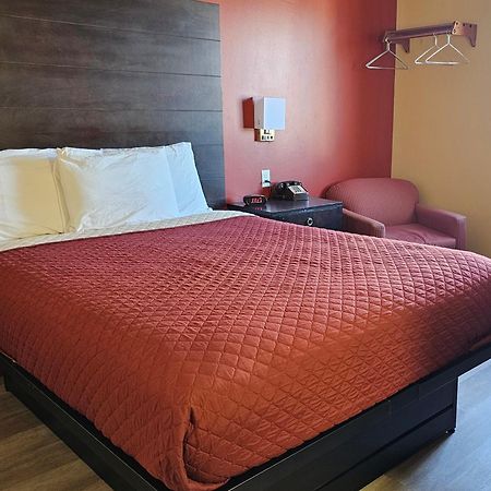 Budgetel Inn & Suites Fort Scott Bagian luar foto