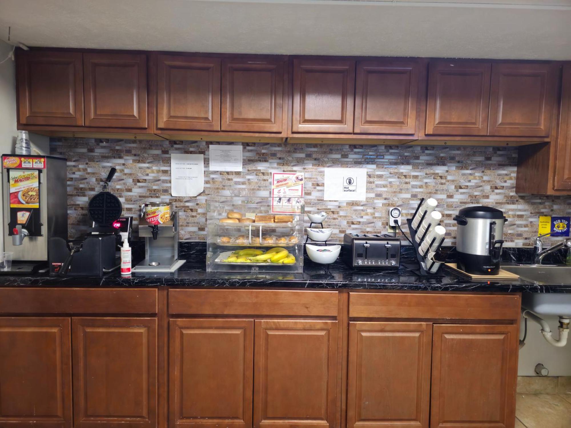 Budgetel Inn & Suites Fort Scott Bagian luar foto