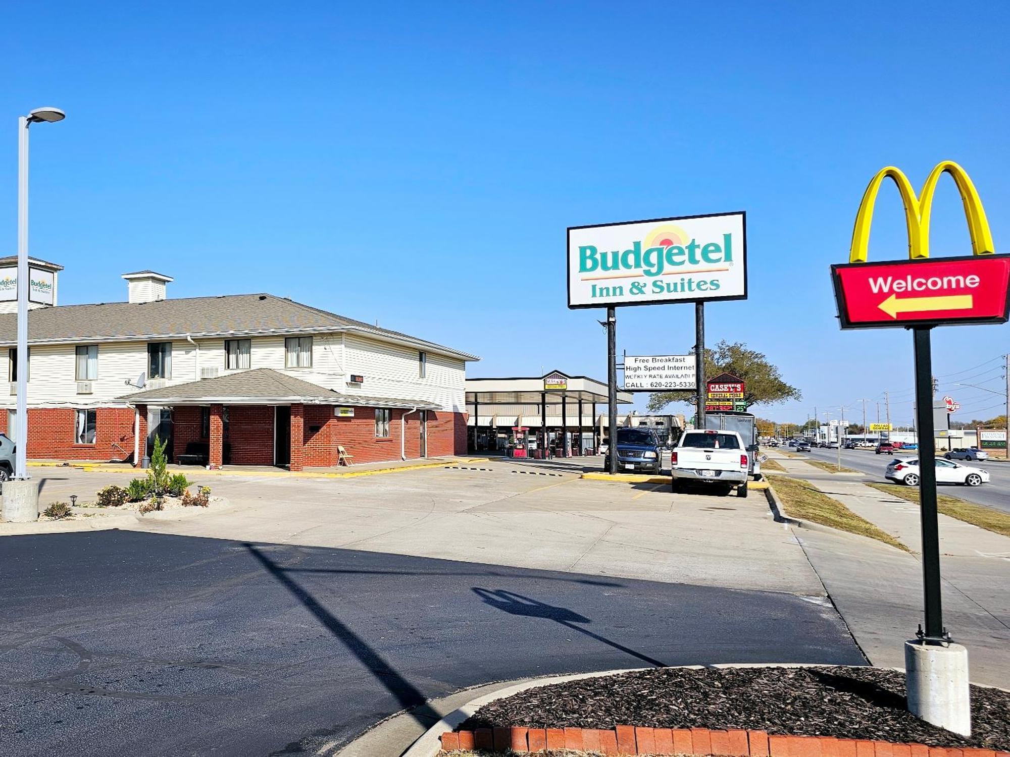 Budgetel Inn & Suites Fort Scott Bagian luar foto