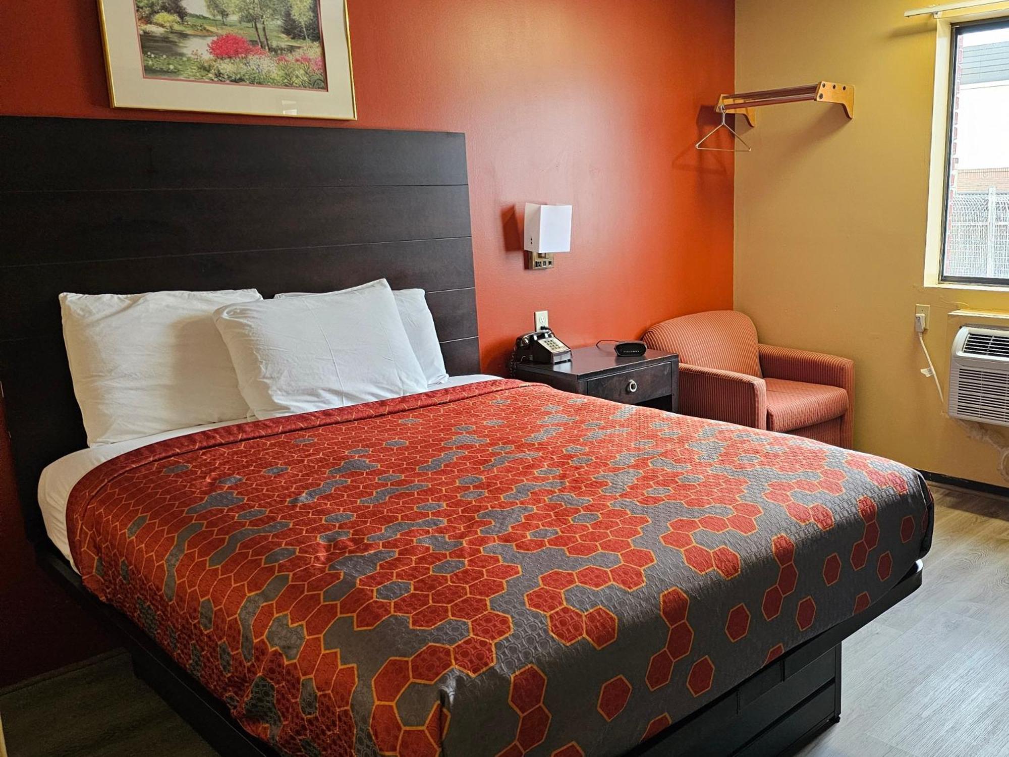 Budgetel Inn & Suites Fort Scott Bagian luar foto