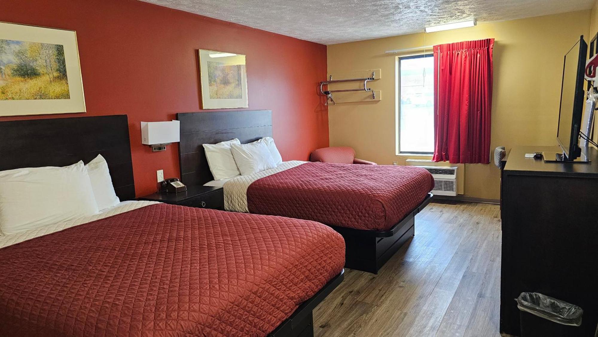 Budgetel Inn & Suites Fort Scott Bagian luar foto