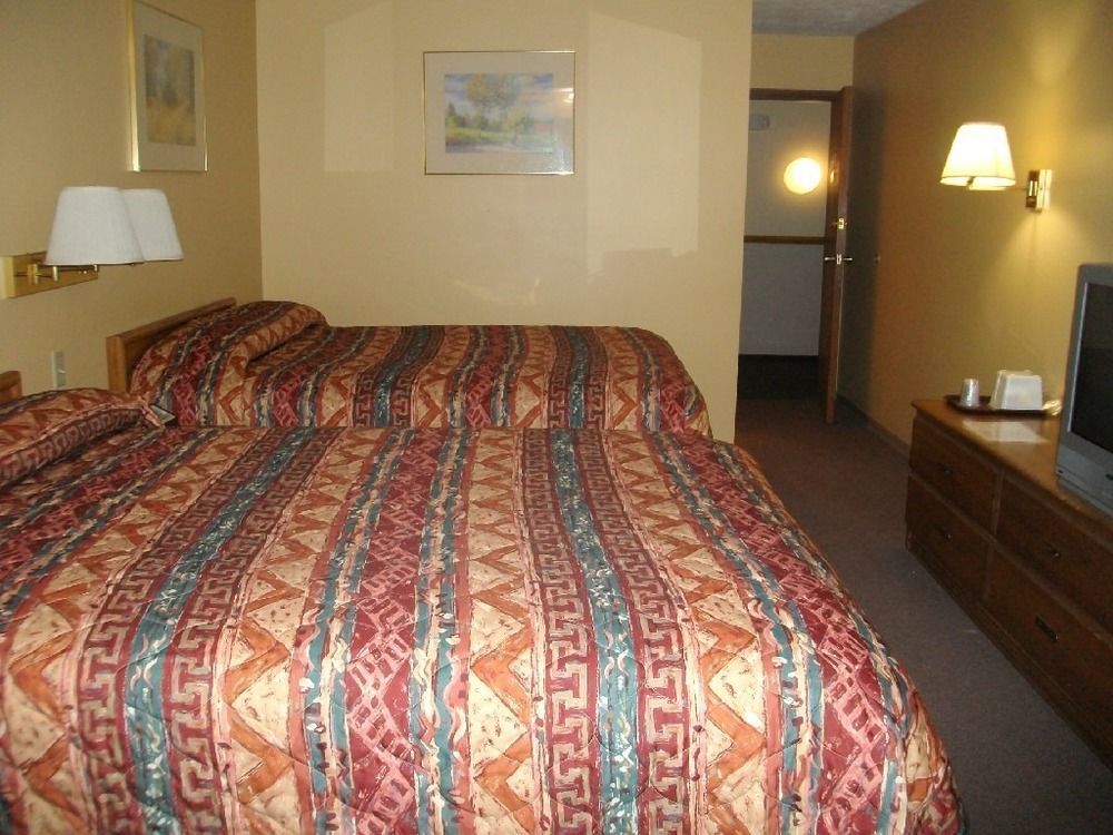Budgetel Inn & Suites Fort Scott Bagian luar foto