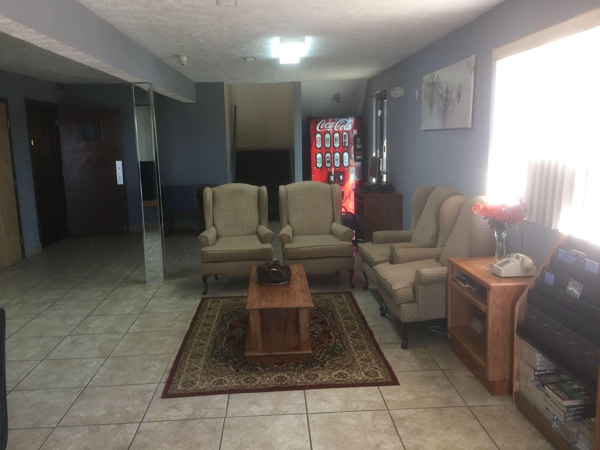 Budgetel Inn & Suites Fort Scott Bagian luar foto