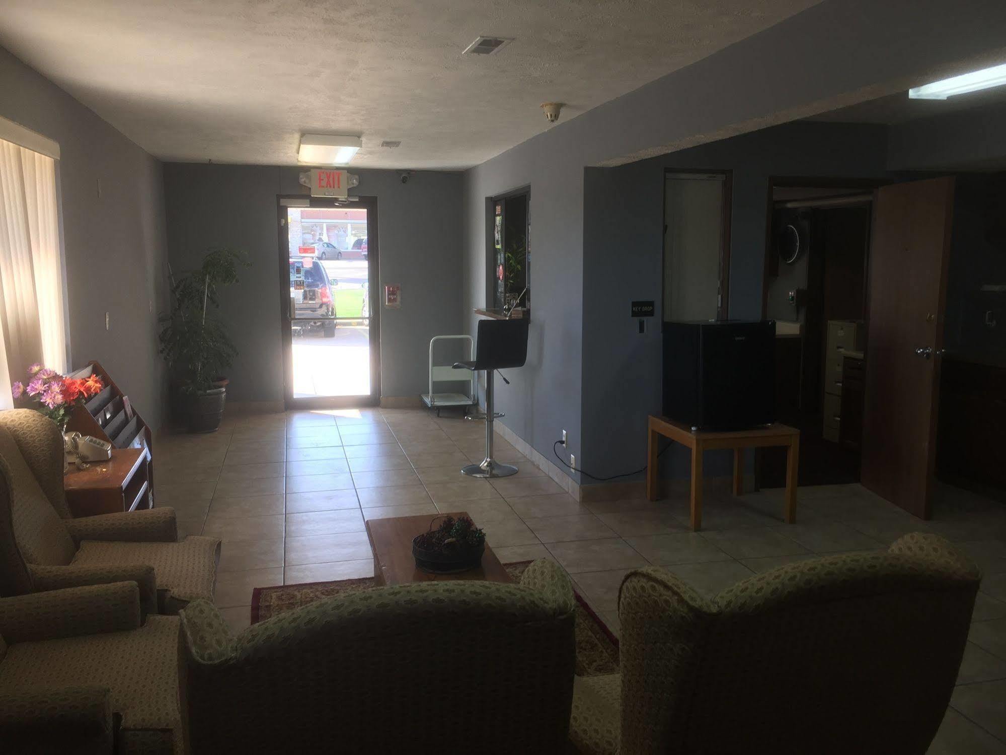 Budgetel Inn & Suites Fort Scott Bagian luar foto