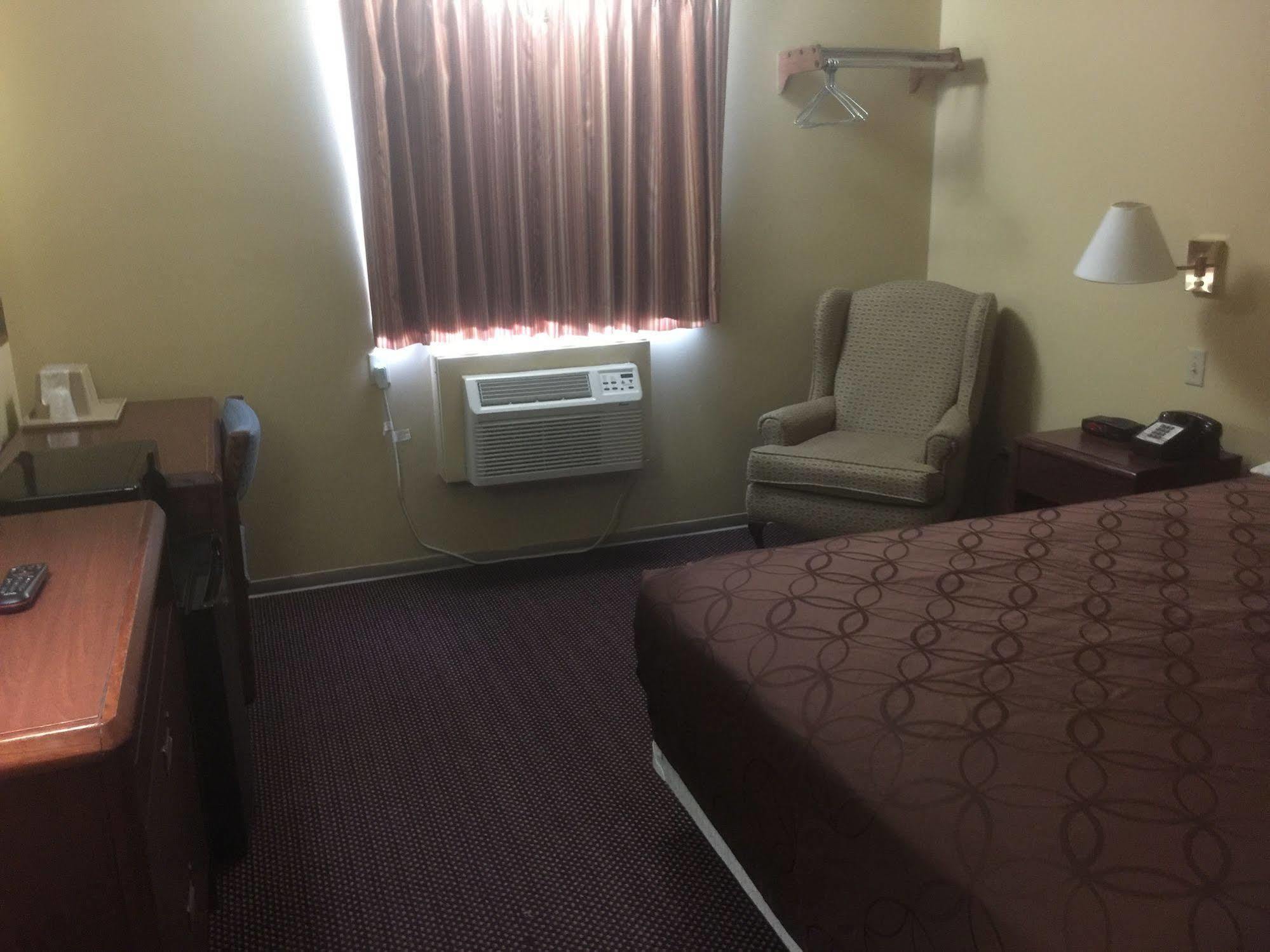 Budgetel Inn & Suites Fort Scott Bagian luar foto